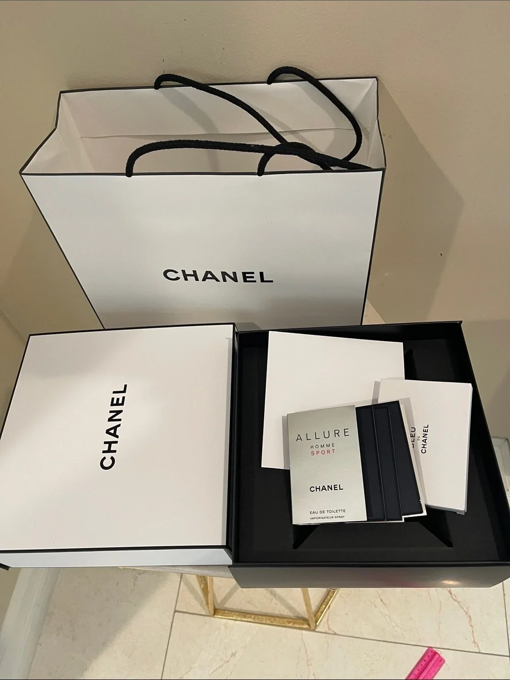 CHANEL Men’s White Gift Packaging with Leather Black Card Holder